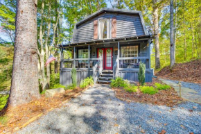 Deck and Grill Cozy Cottage in Talking Rock!